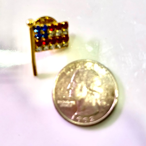 NWT Red White Blue Rhinestones Goldtone Flag Lapel Pin Made in USA Lord& Taylor - Picture 5 of 6